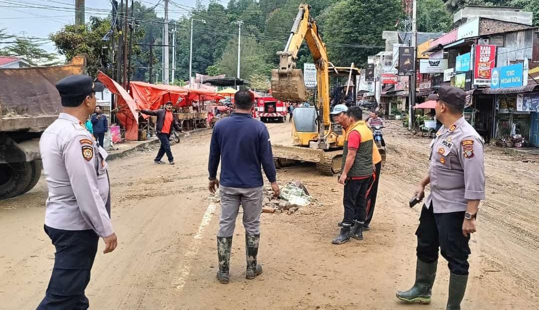 Kondisi Kota Parapat pasca bencana longsor dan banjir.