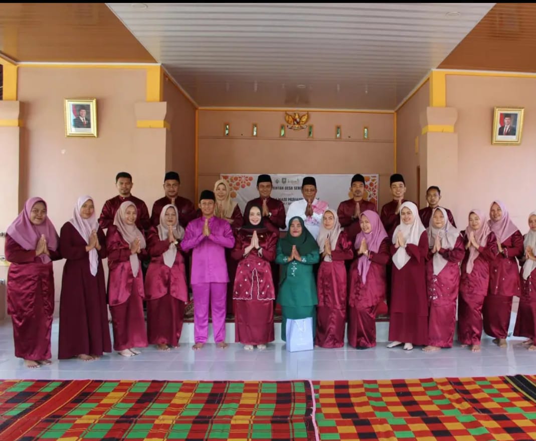 Suasana peringatan Isra Mikraj di Aula Kantor Desa Senderak.