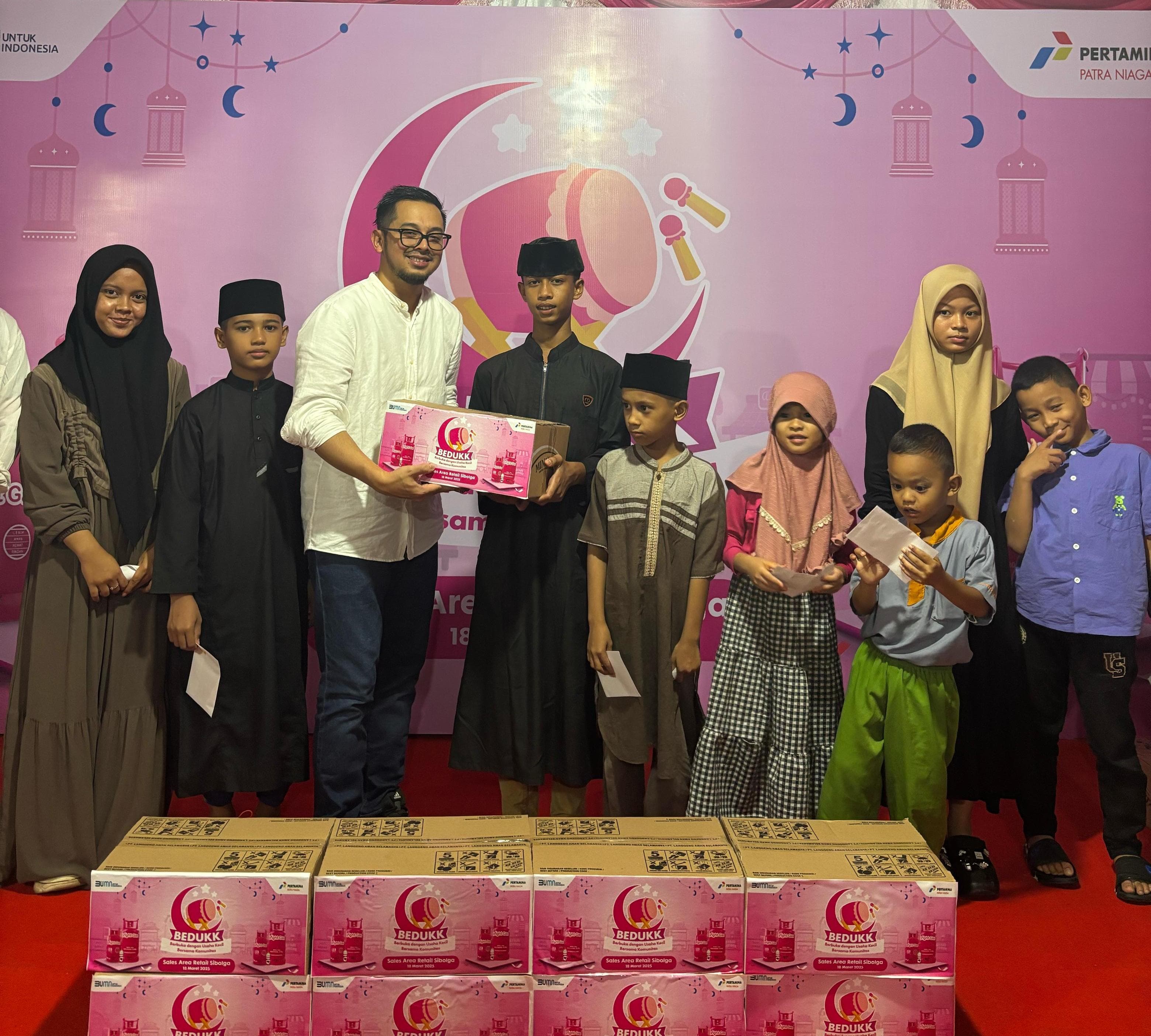 PT Pertamina Patra Niaga Regional Sumbagut menggelar BEDUKK 2025 bersam akomunitas nelayan dan pelaku usaha mikro di Kota Sibolga.