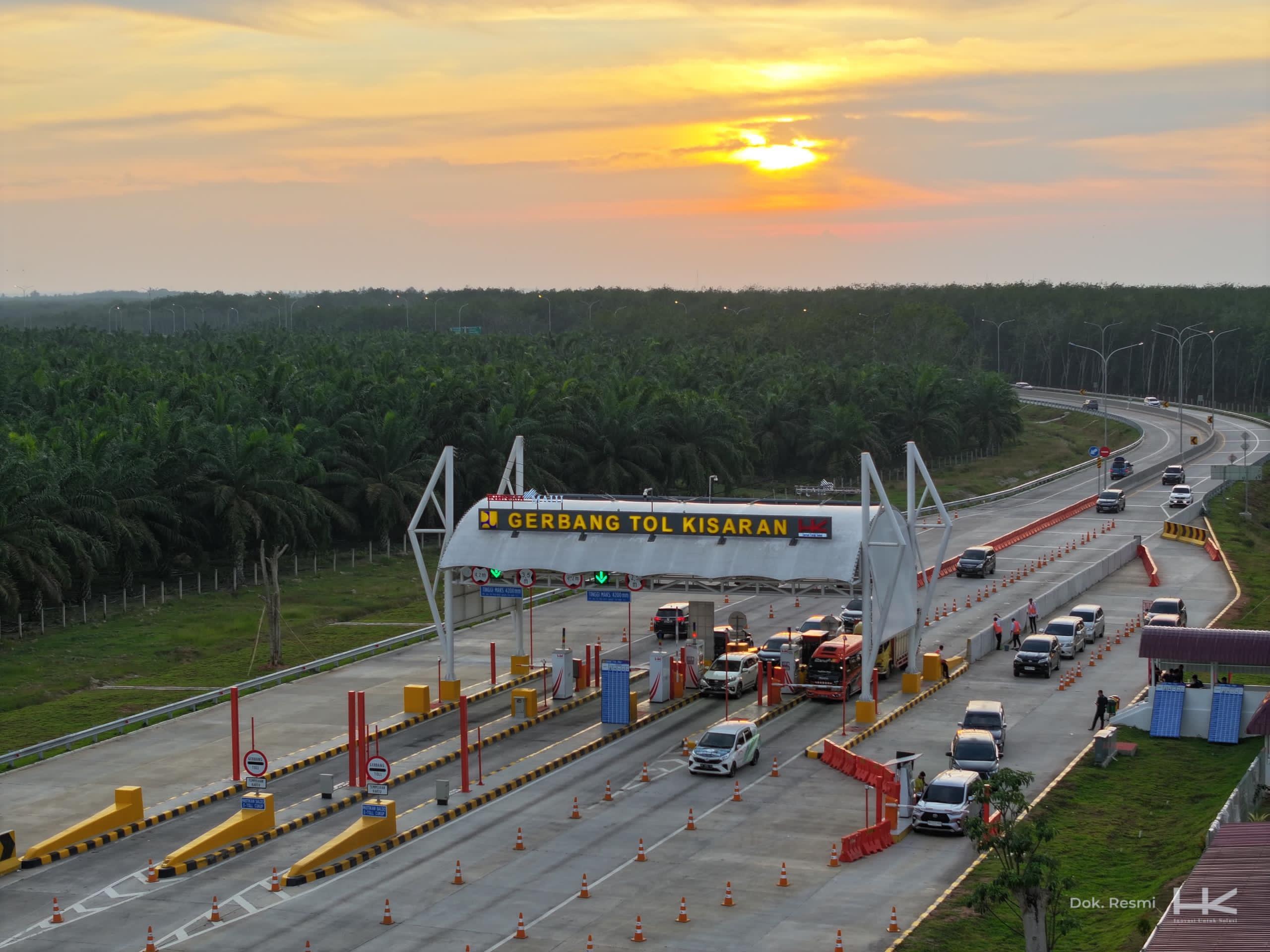 Gerbang tol Kisaran.