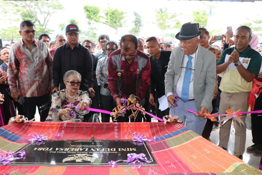 Wabup Toba, Audi Murphy O Sitorus meresmikan Mini Dufan Labersa, Balige, Kamis (20/3/2025).
