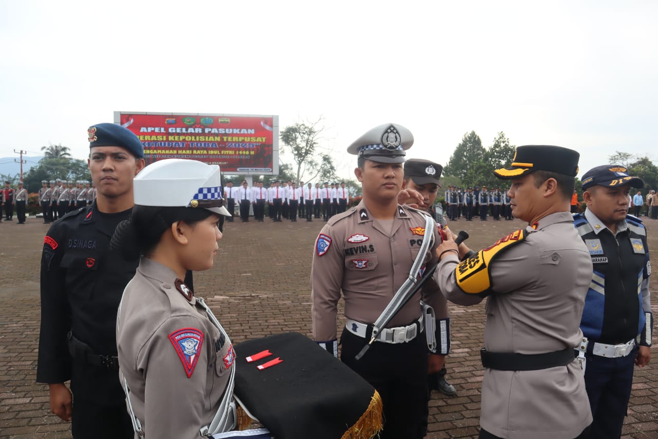 Kapolres Tapsel AKBP Yasir Ahmadi memimpin pasukan Operasi (Ops) Keselamatan Toba 2025, di Lapangan Mapolres Psp.