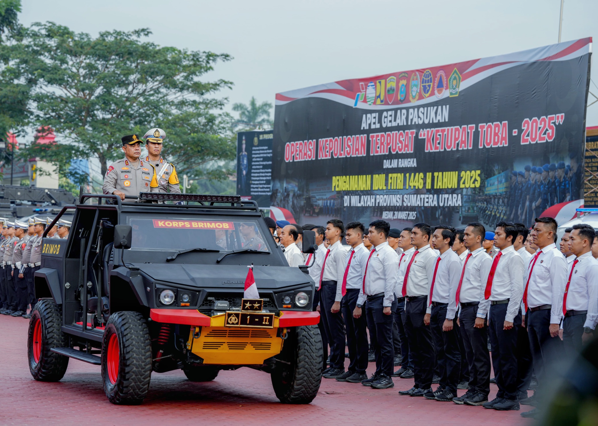 Pj Sekdaprov Sumut Effendy Pohan mengikuti Apel Gelar Pasukan Operasi Kepolisian Terpusat "Ketupat Toba 2025" dalam rangka Pengamanan Idulfitri 1446 H  di Lapangan KS Tubun, Mapolda Sumut.