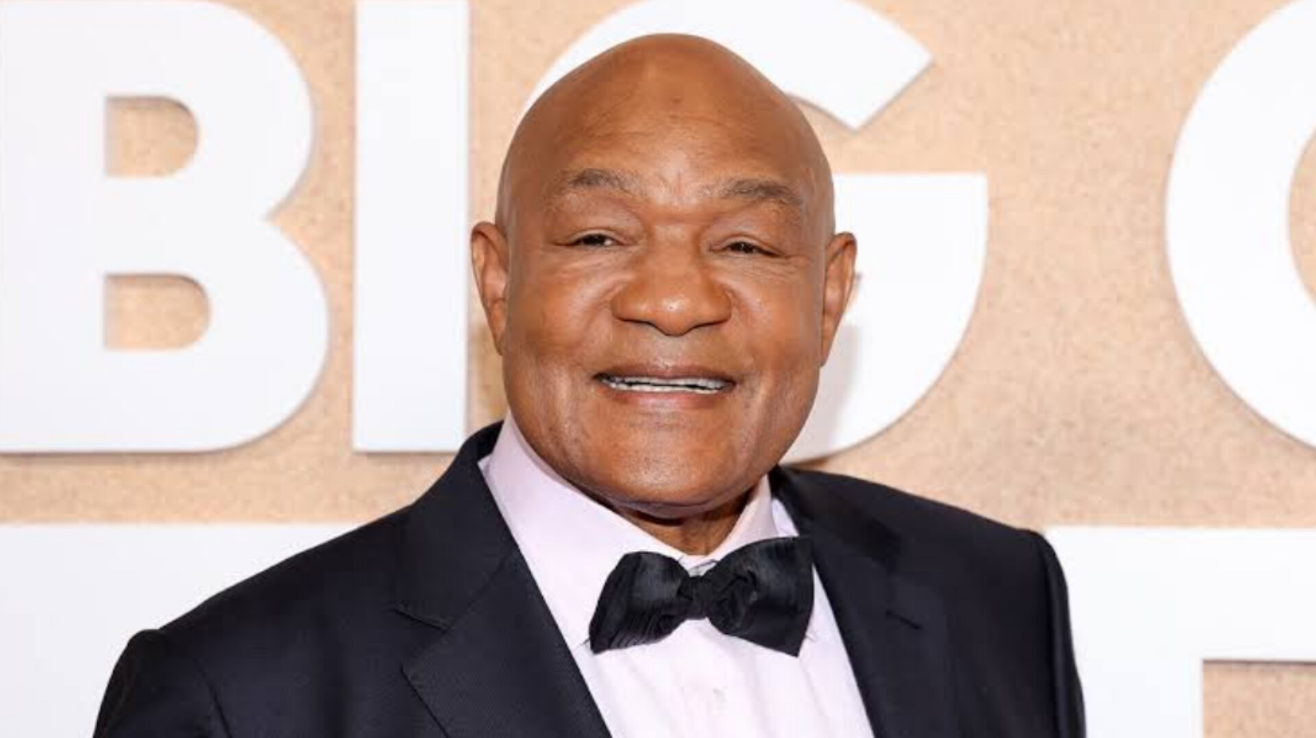 George Foreman, mantan juara dunia tinju kelas berat.