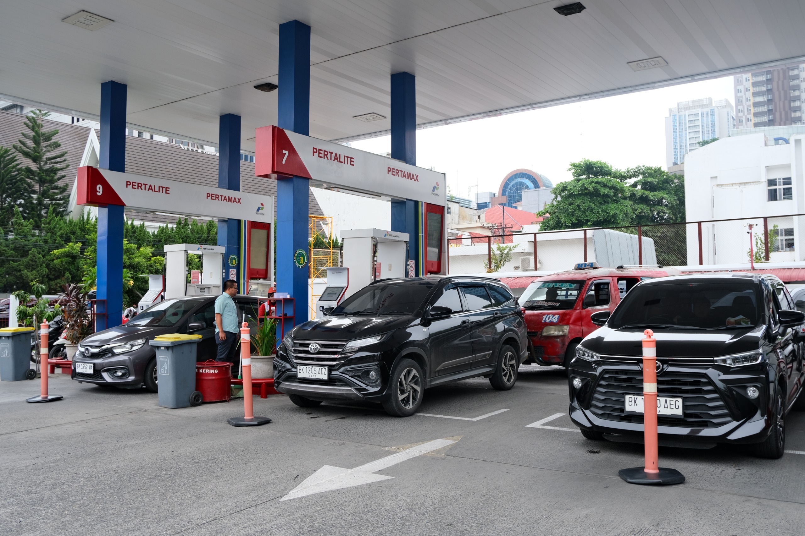 Untuk memastikan distribusi energi berjalan lancar, Pertamina Patra Niaga menyiapkan berbagai layanan pendukung di jalur utama, jalur wisata, dan jalan tol Sumut.