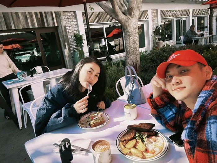 Agnez Mo bersama Adam Rosyadi.