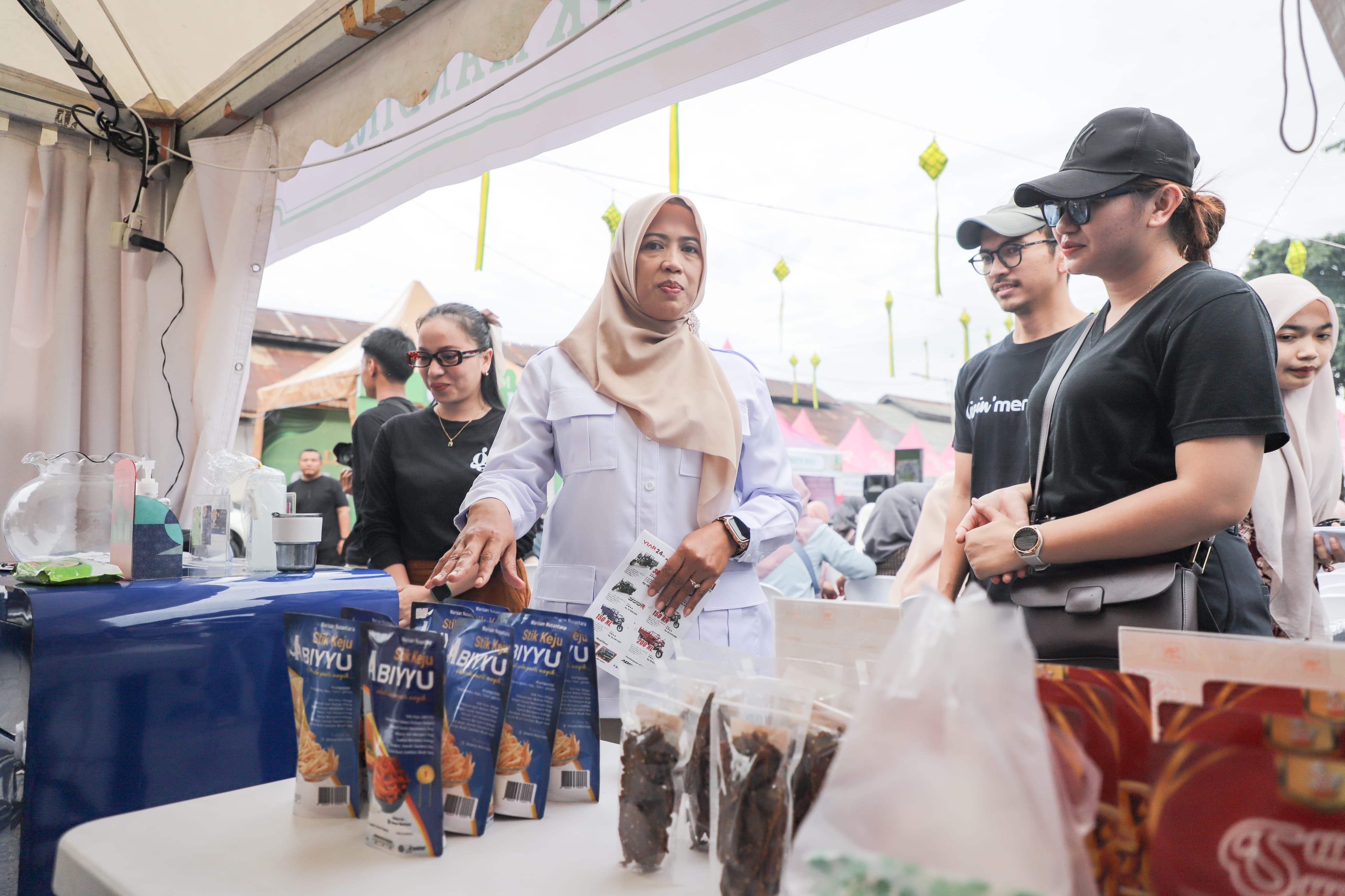 Wakil Wali Kota Pematangsiantar Herlina mengunjungi stand Bazar Ramadhan Fair Bazar dan Expo.