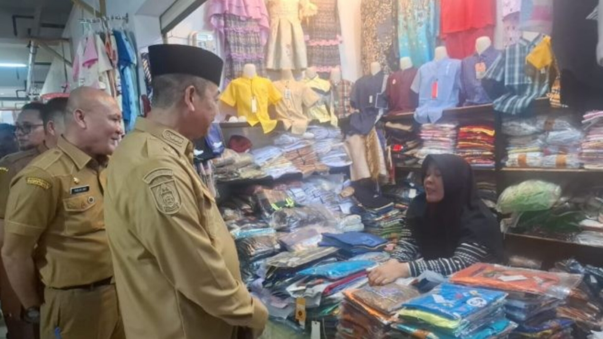 Bupati Madina Saipullah saat bluduka  ke  Pasar Baru Penyabungan.