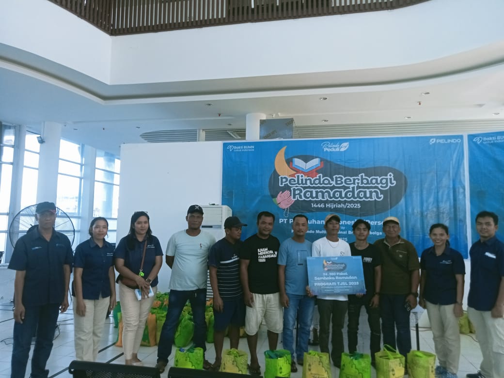 PT. Pelindo Multi Terminal Branch Sibolga menyalurkan paket bantuan Ramadhan kepada masyarakat sekitar pelabuhan.