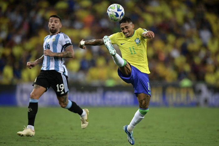 Raphinha, berambisi membalas kekalahan di pertemuan sebelumnya antara Brasil vs Argentina.