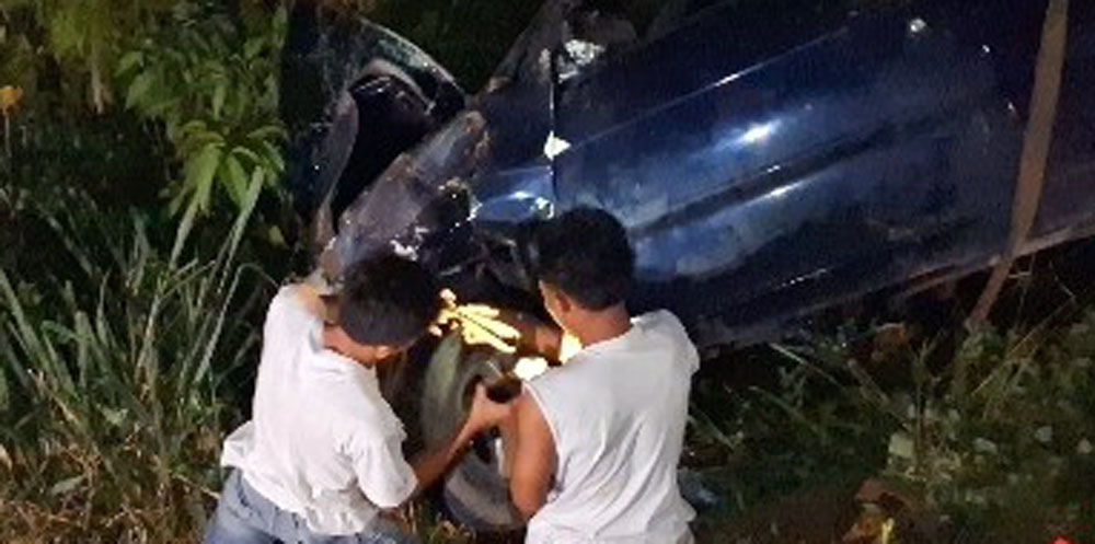Evakuasi mobil masuk jurang di Padangsidimpuan Tenggara.