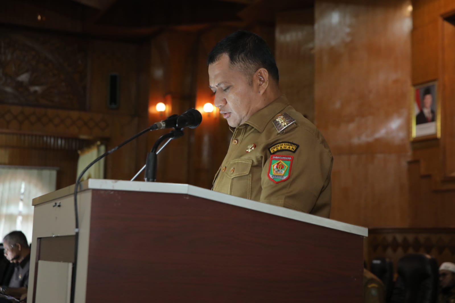 Wakil Bupati Asahan, Rianto S.H., M.AP., menyampaikan LKPJ Tahun Anggaran 2024 dalam Rapat Paripurna DPRD Kabupaten Asahan, Selasa (25/3/2025).