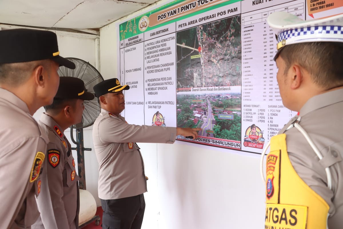 Pengecekan kesiapsiagaan di Pos Pelayanan I Pintu Tol Sinaksak dalam rangka Operasi Ketupat Toba 2025.