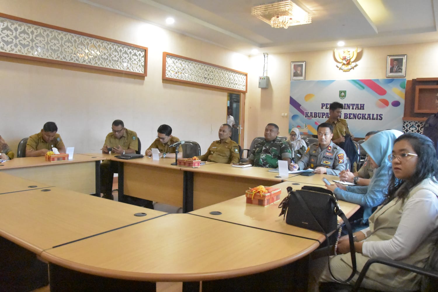 Wakil Bupati Bengkalis, H. Bagus Santoso, mengikuti Rapat Koordinasi Pengendalian Inflasi Nasional bersama Menteri Dalam Negeri Tito Karnavian secara virtual, Senin (24/3/2025).