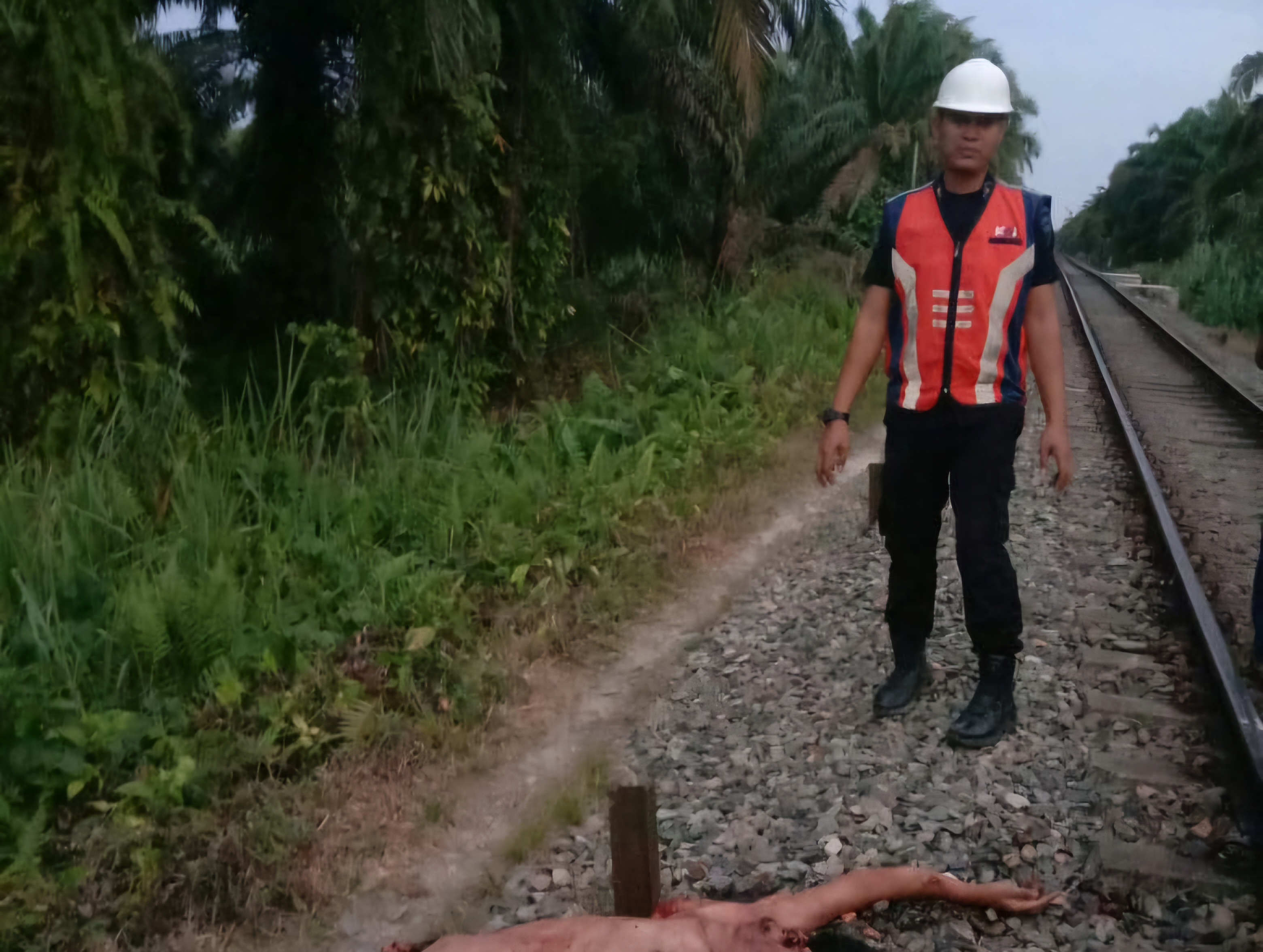 Seorang pria tanpa identitas (Mr. X) tewas setelah tertabrak KA U98 Putri Deli rute Medan&ndash;Tanjung Balai sekitar pukul 17.45 WIB.