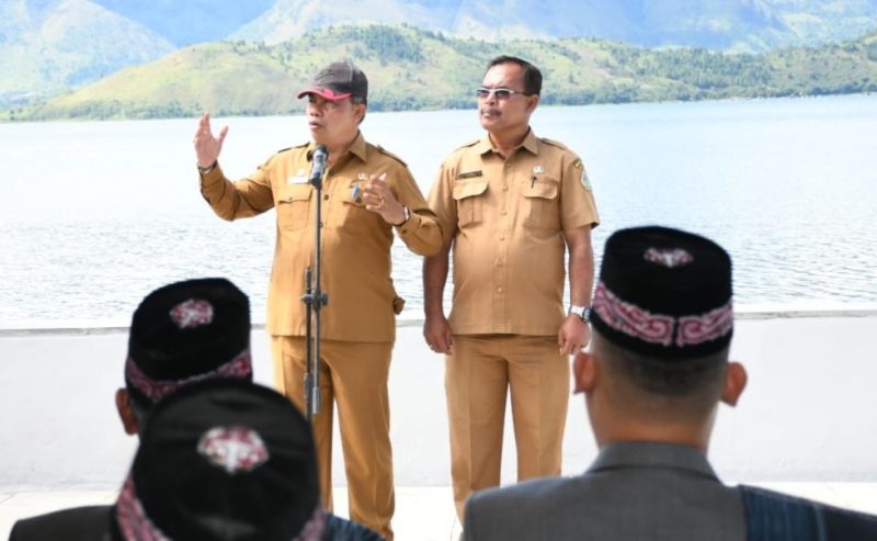 Kawasan Menara Pandang Tele dan atraksi Air Mancur Menari Waterfront City Pangururan masih menjadi destinasi favorit bagi wisatawan di Kabupaten Samosir.