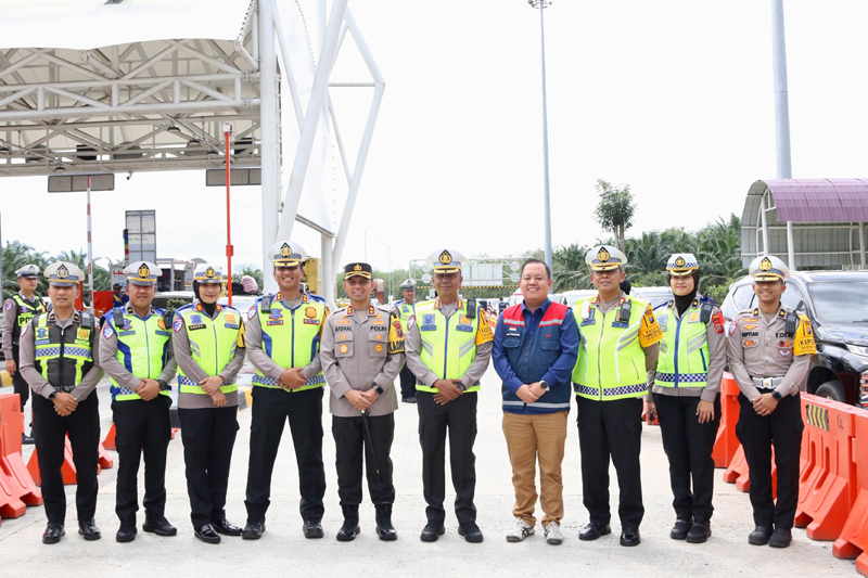 Dir Lantas Polda Sumut didampingi Wadir Lantas Polda Sumut AKBP Luthfi, Kapolres Asahan AKBP Afdhal Junaidi saat pengecekan di Exit Tol Kisaran.  &nbsp;
