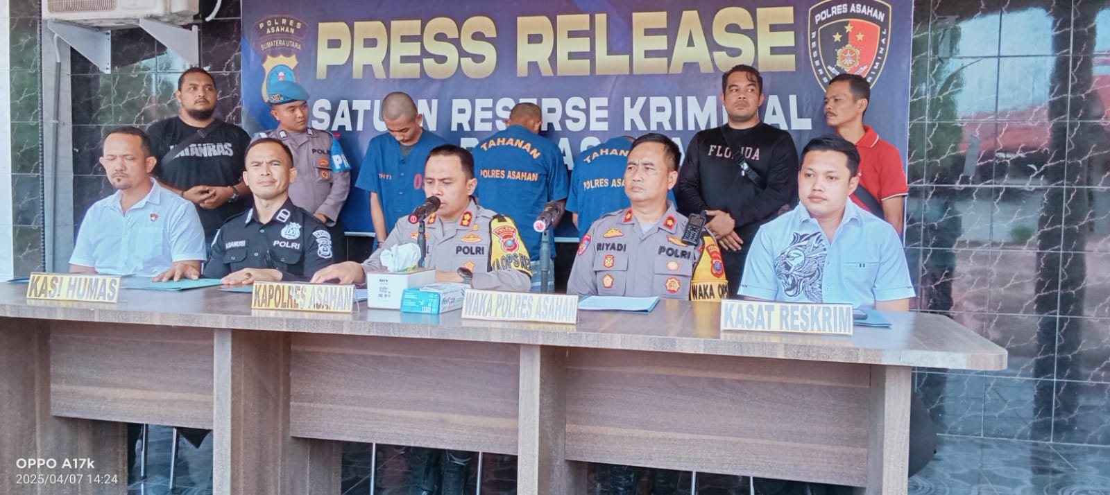 Kapolres Asahan AKBP Afdhal Junaidi dalam keterangan pers di Mapolres Asahan, Senin (7/4), menyebut para pelaku tergabung dalam geng motor bernama "Mafia Bangladesh".