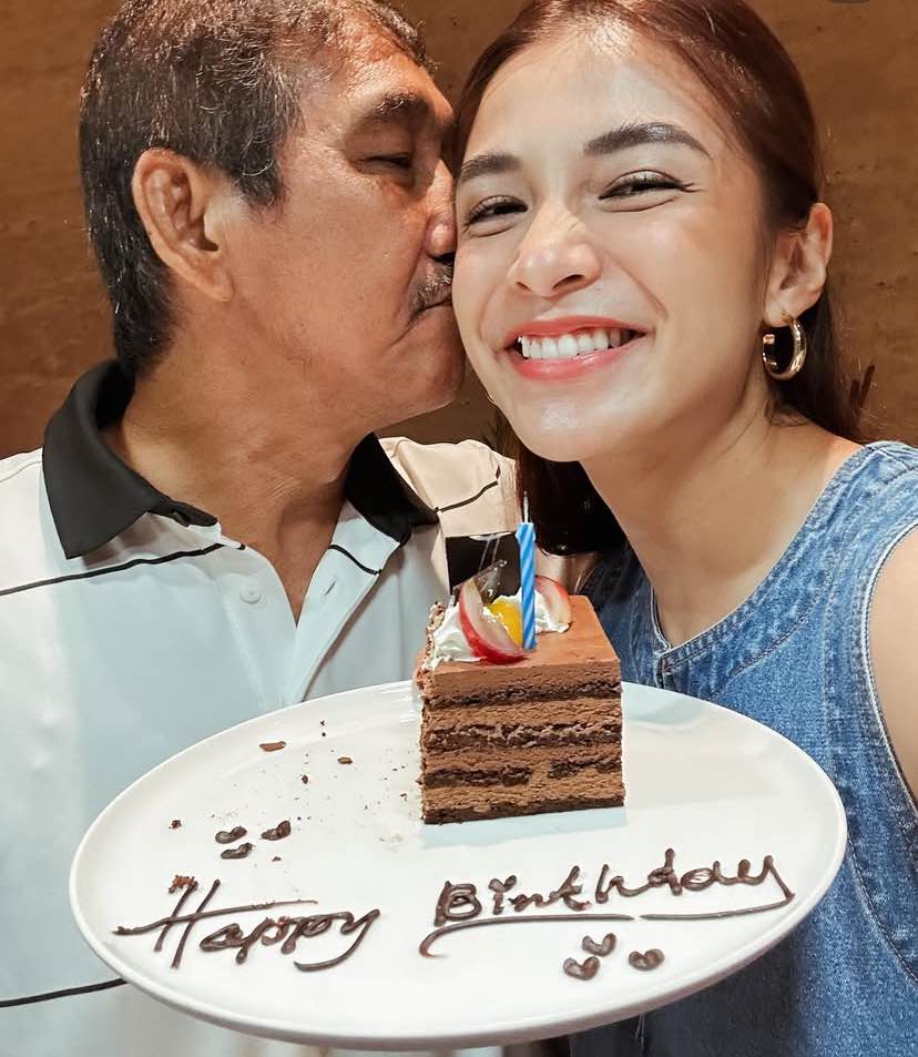 Chelsea Olivia bersama ayah tercinta.