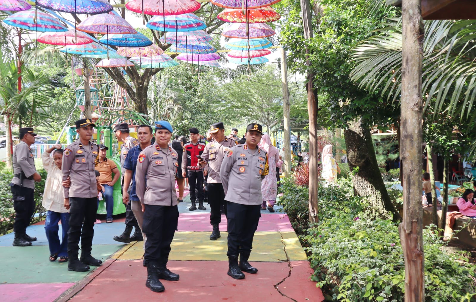 Antisipasi aksi pungutan liar (pungli) ke wisatawan, sejumlah personel gabungan Polres Tapsel, siaga di Objek Wisata Aek Sijornih.