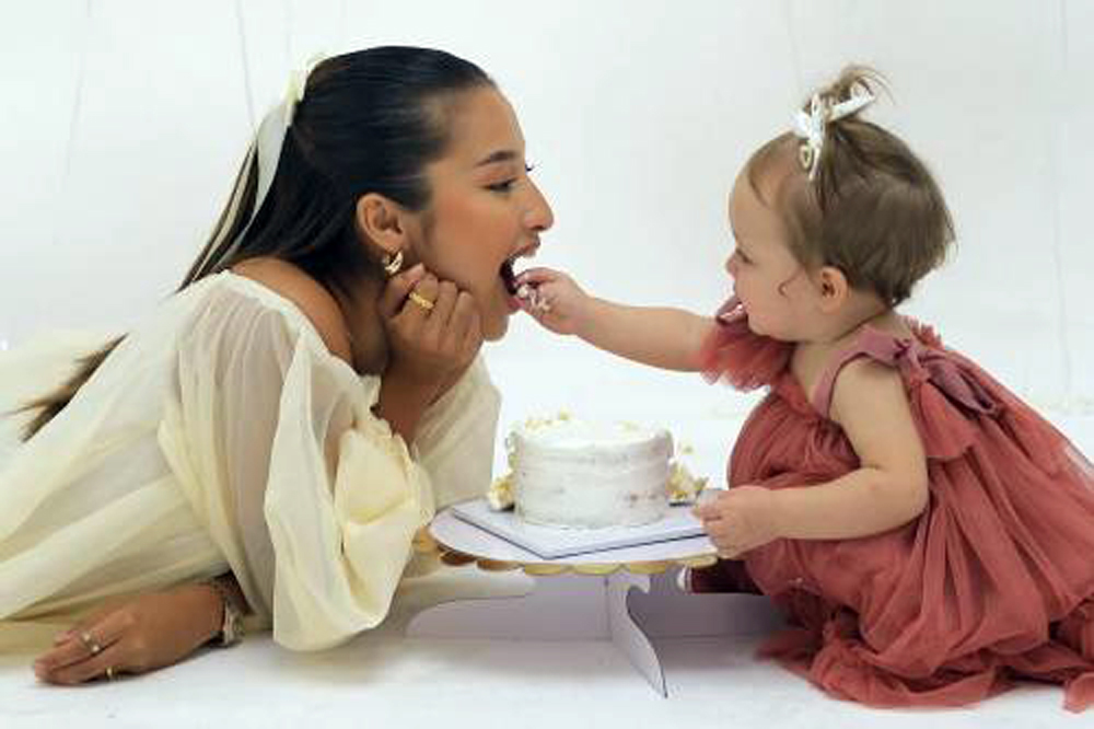 Jennifer Coppen dan anak.