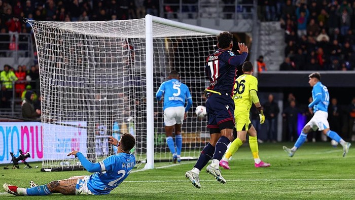 Bologna vs Napoli tersaji di Renato Dall