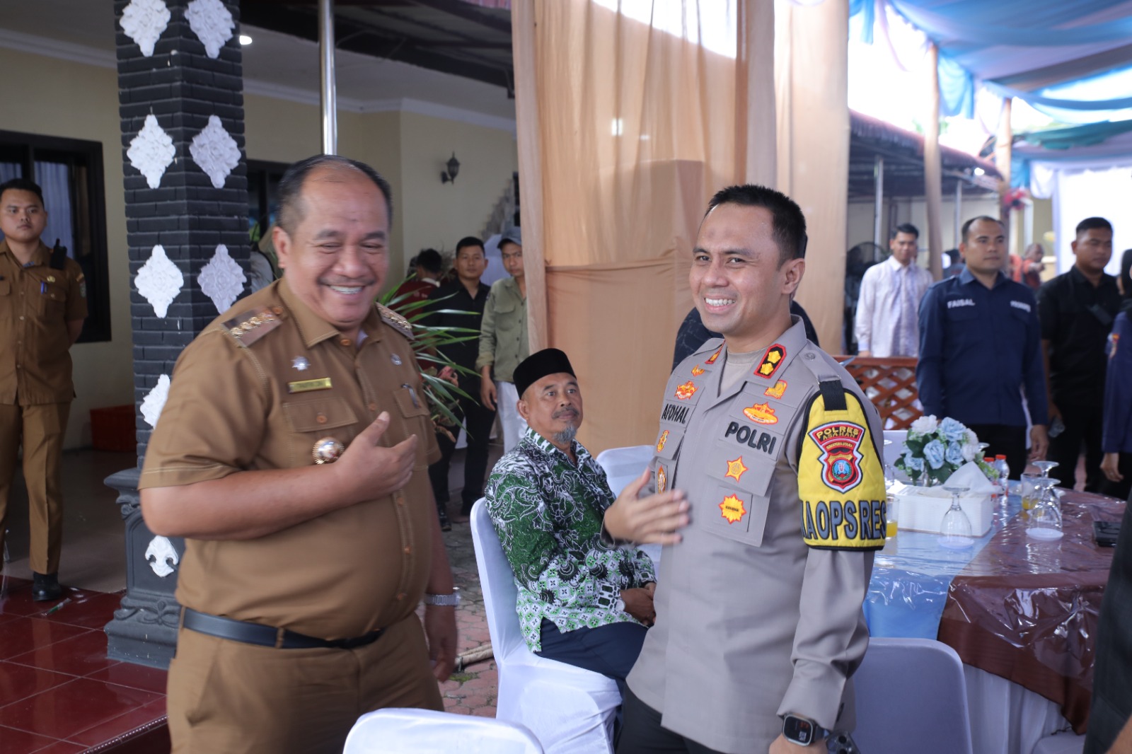 Bupati Asahan H. Taufik Zainal Abidin Siregar dan Wakil Bupati Rianto serta jajaran OPD Pemkab Asahan, menghadiri Open House dan Halal Bihalal di rumah dinas Kapolres Asahan AKBP Dicky Pranata, Selasa