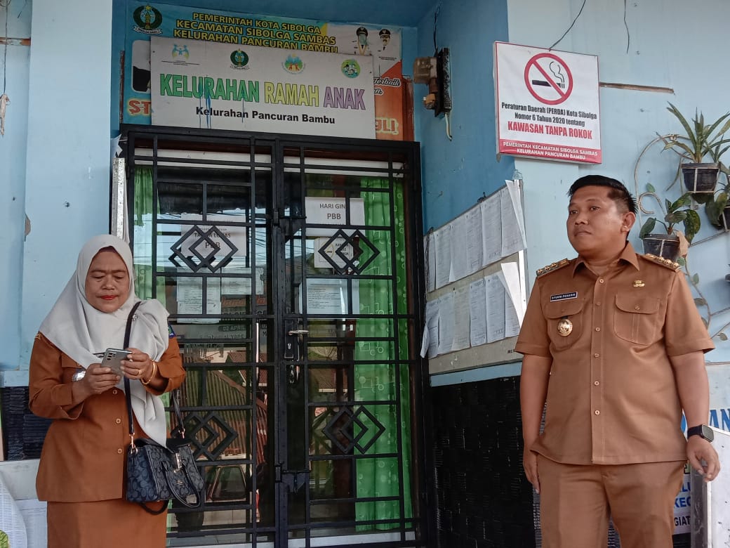Wali Kota Sibolga Akhmad Syukri Nazry Penarik menemukan Kantor Lurah Pancuran Bambu masih tutup saat sidak hari pertama kerja usai libur idul Fitri.