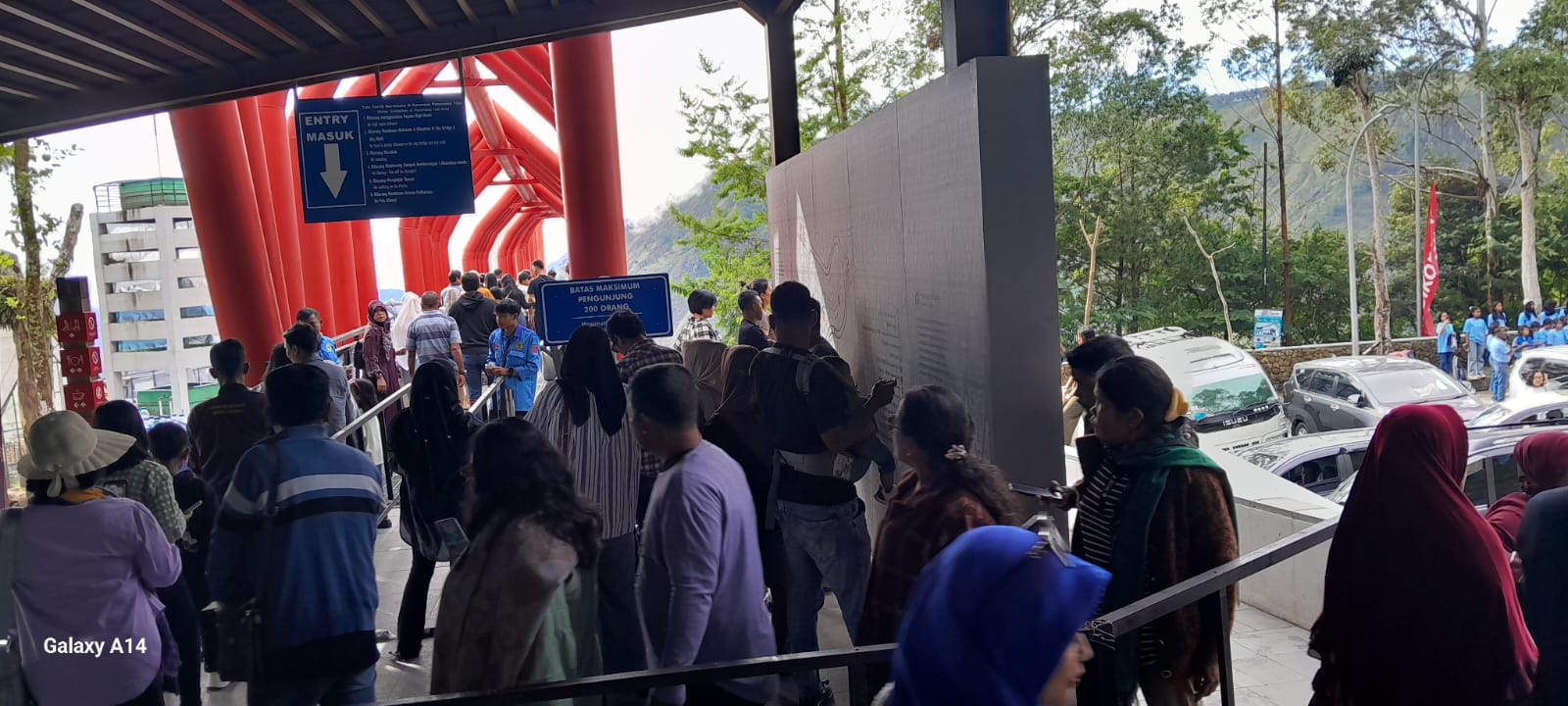 Kunjungan wisatawan pada libur Lebaran ke Samosir menghasilkan PAD Rp1,3 Miliar lebih.