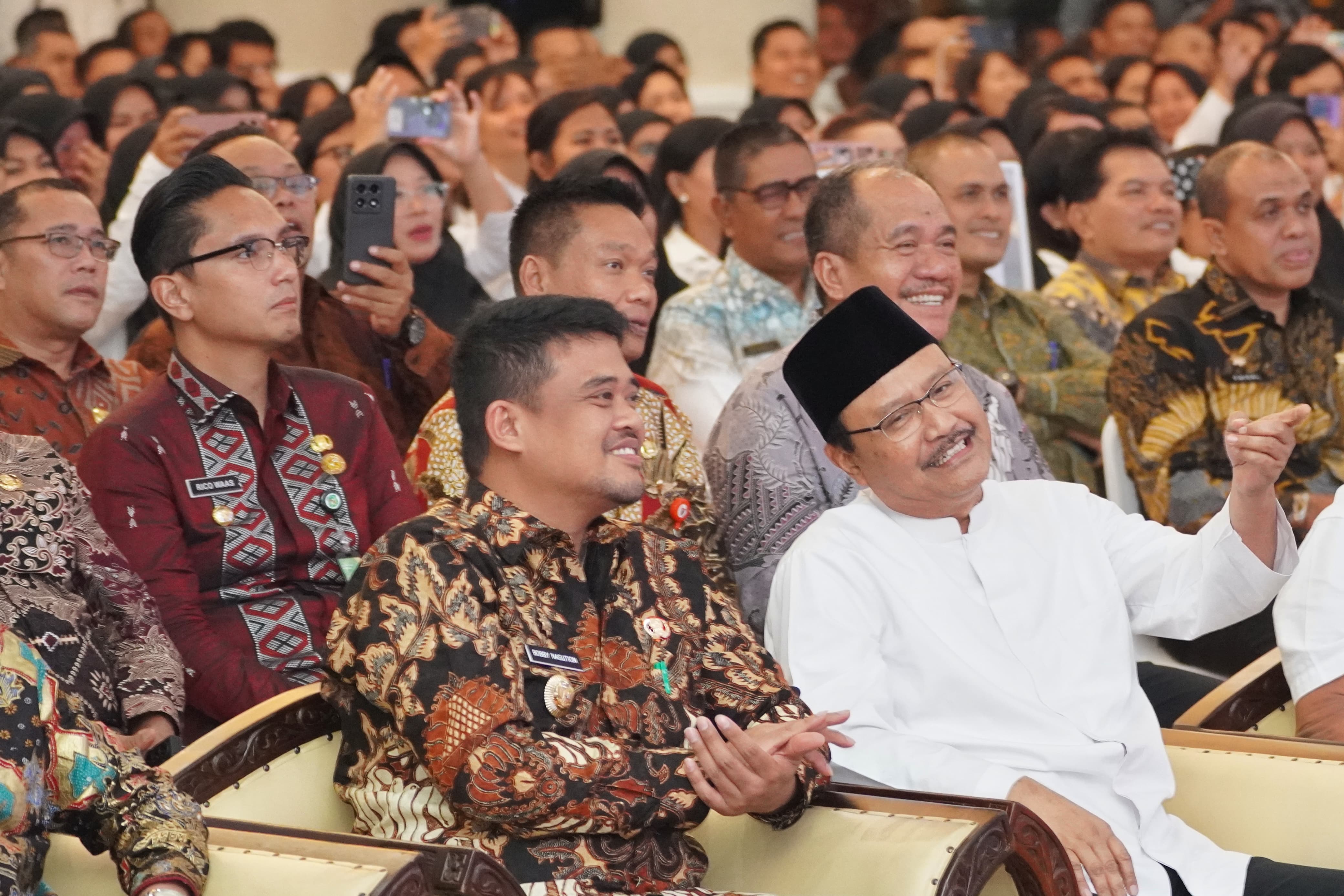 Wali Kota Medan Rico Waas menghadiri Sosialisasi dan Koordinasi Pembentukan Sekolah Rakyat dan Dialog Pilar-pilar Sosial yang digelar di Kantor Gubernur Sumut, Medan, Jumat (11/4/2025).