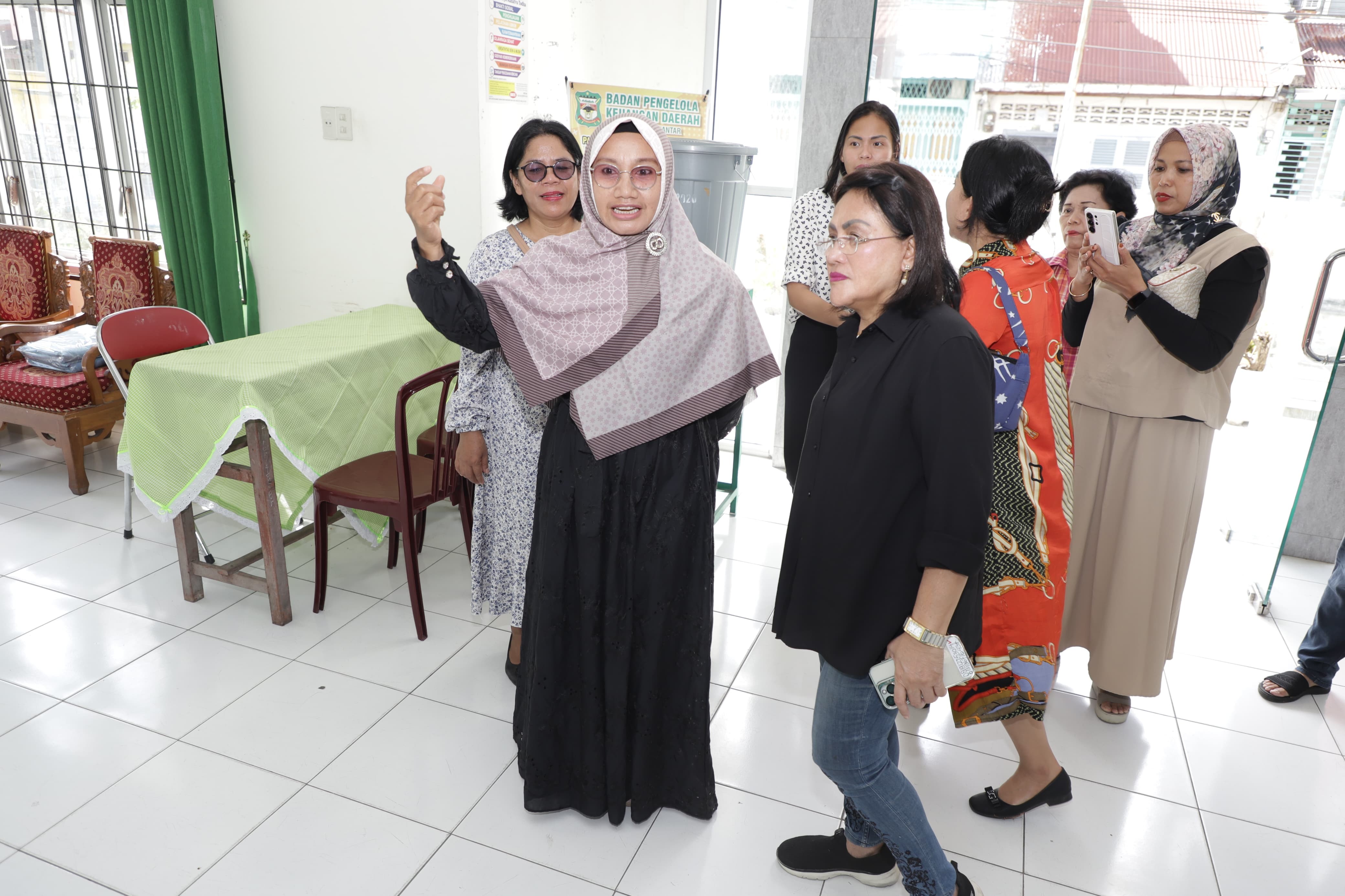 Ketua Tim Pembina Posyandu Pematangsiantar Liswati meninjau kesiapan Posyandu mengikuti lomba Tingkat Sumut.