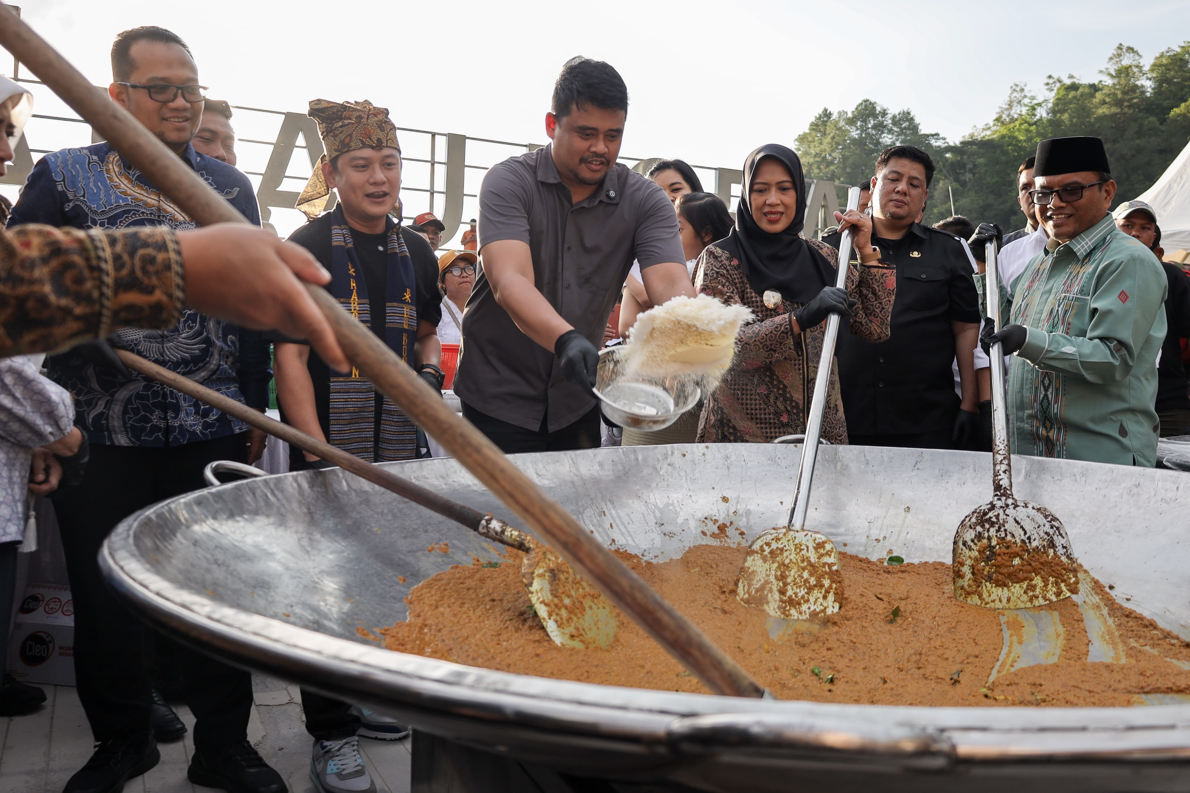 Acara Masak Baggal di Parapat.
