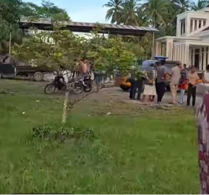 Penggerebekan rumah diduga lokasi sabung ayam di Asahan.