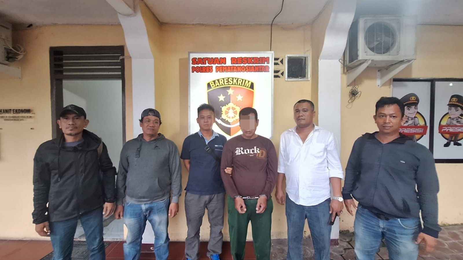 AS alias S (diborgol) yang mengaku tentara dan menodongkan senpi.