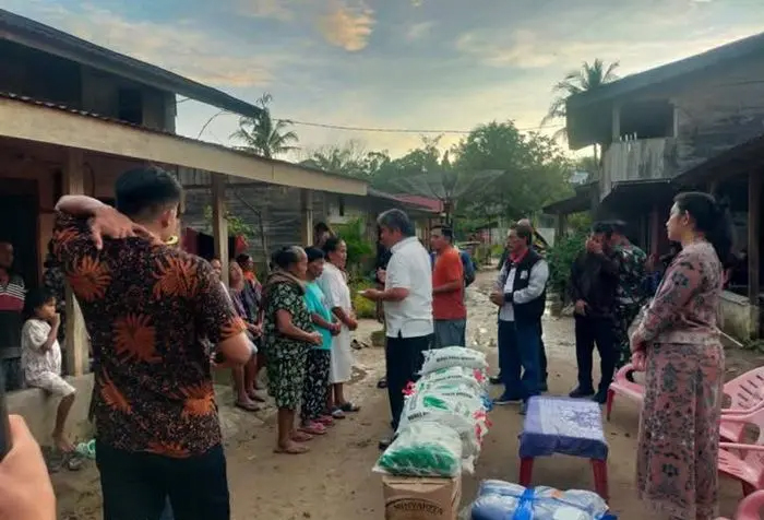 Pemkab Taput salurkan bantuan ke korban banjir Sarulla.
