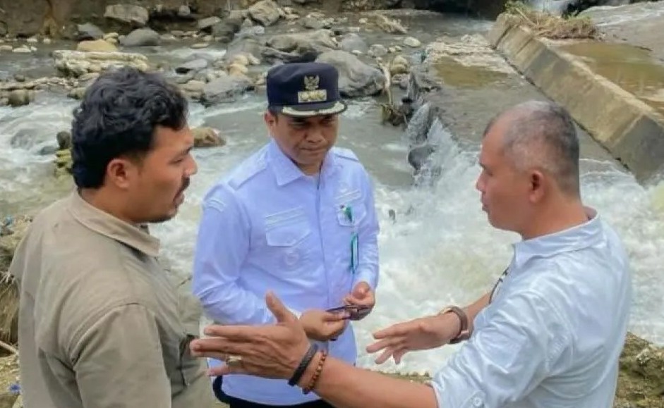 Wali Kota Padangsidimpuan Letnan Dalimunthe bersama Kepala UPTD PUPR Provinsi Sumatera Utara di Padangsidimpuan Daksur Poso Alisahbana Hasibuan.
