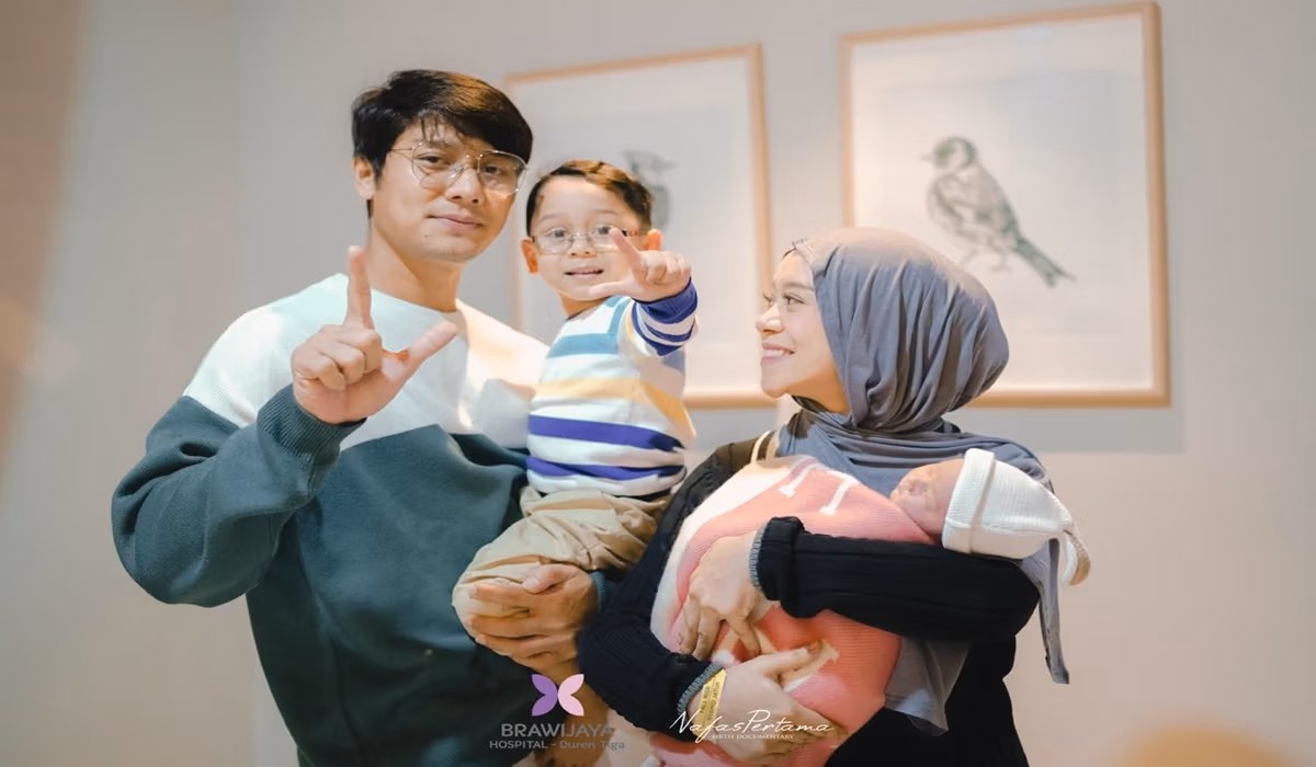 Rizky Billar-Lesti Kejora Berbagi Kebutuhan Rumah Tangga  Pasangan artis Rizky Billar dan Lesti Kejora sudah punya dua anak.