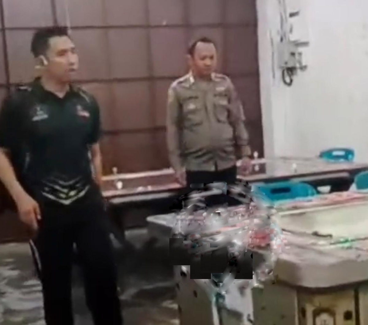 Polsek Sambas, Polres Sibolga saat melakukan penggrebekan di lokasi judi tembak ikan.
