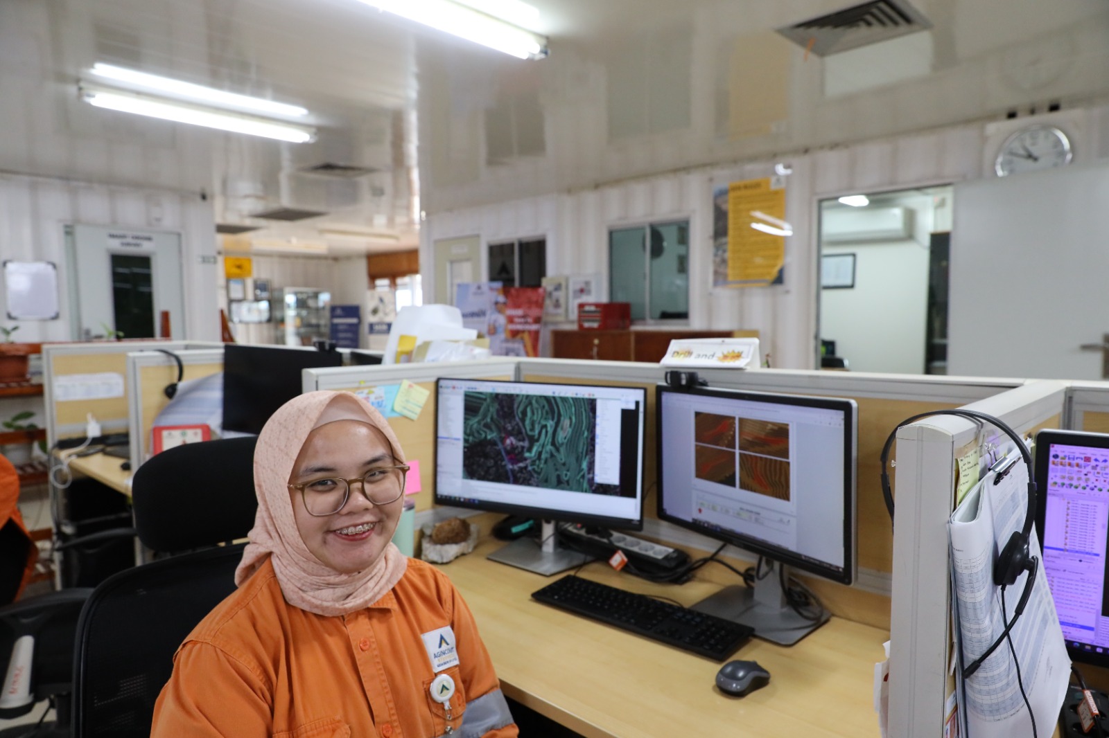 Nella Lubis, Senior Engineer Drill & Blast Mining PT Agincourt Resources, di ruang kerjanya.