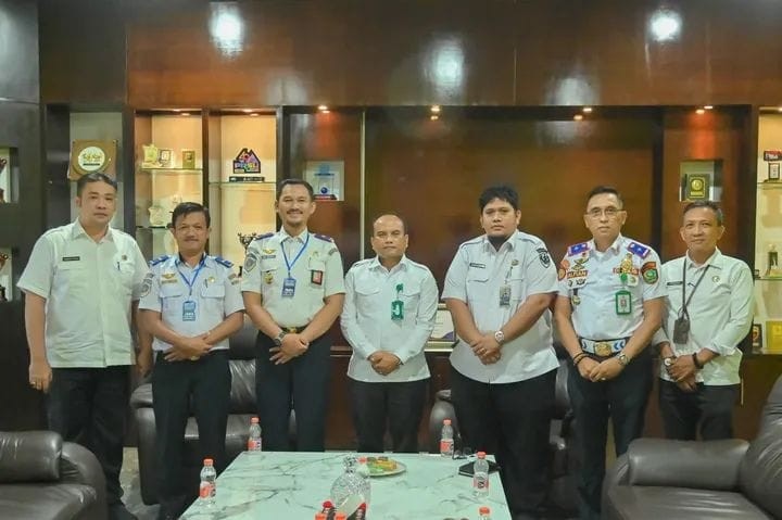 Wali Kota Padangsidimpuan Dr H Letnan Dalimunthe menerima kunjungan Kepala Bandara UPBU Aek Godang Abdul Rozzaq.