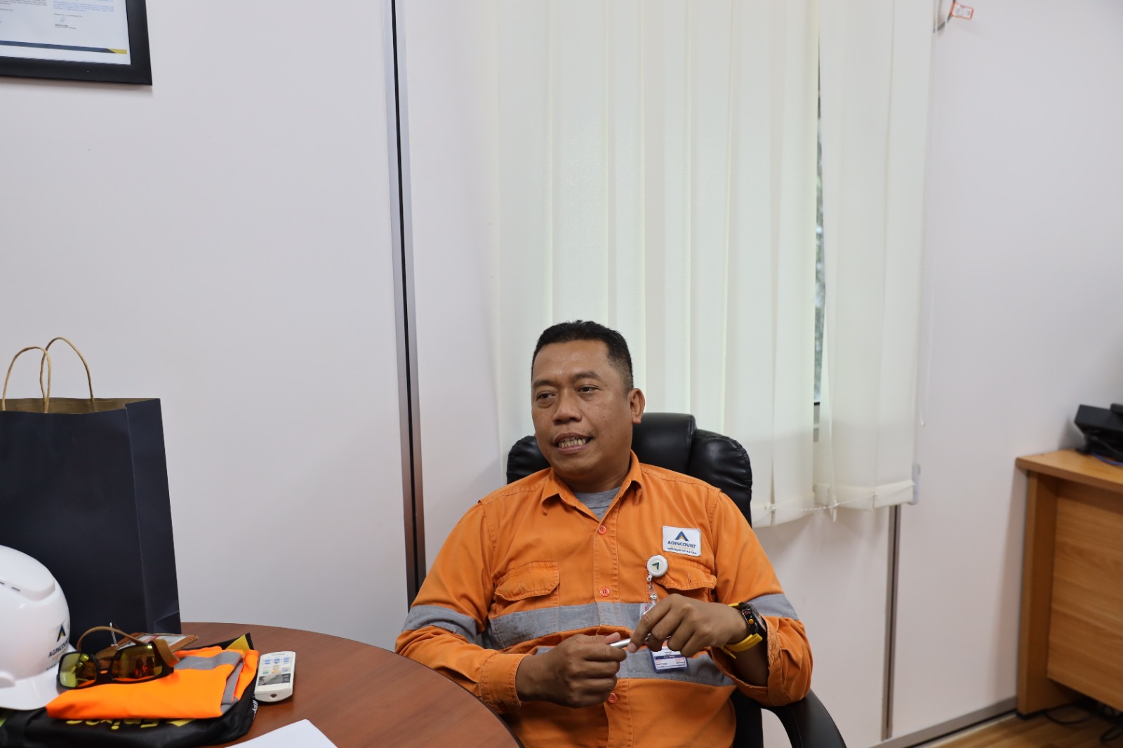 Aris Tambunan, Senior Manager Mining PT Agincourt Resources (PTAR), saat ditemui di ruang kerjanya.