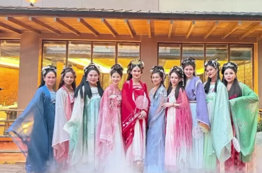 Luna Maya di Shanghai.