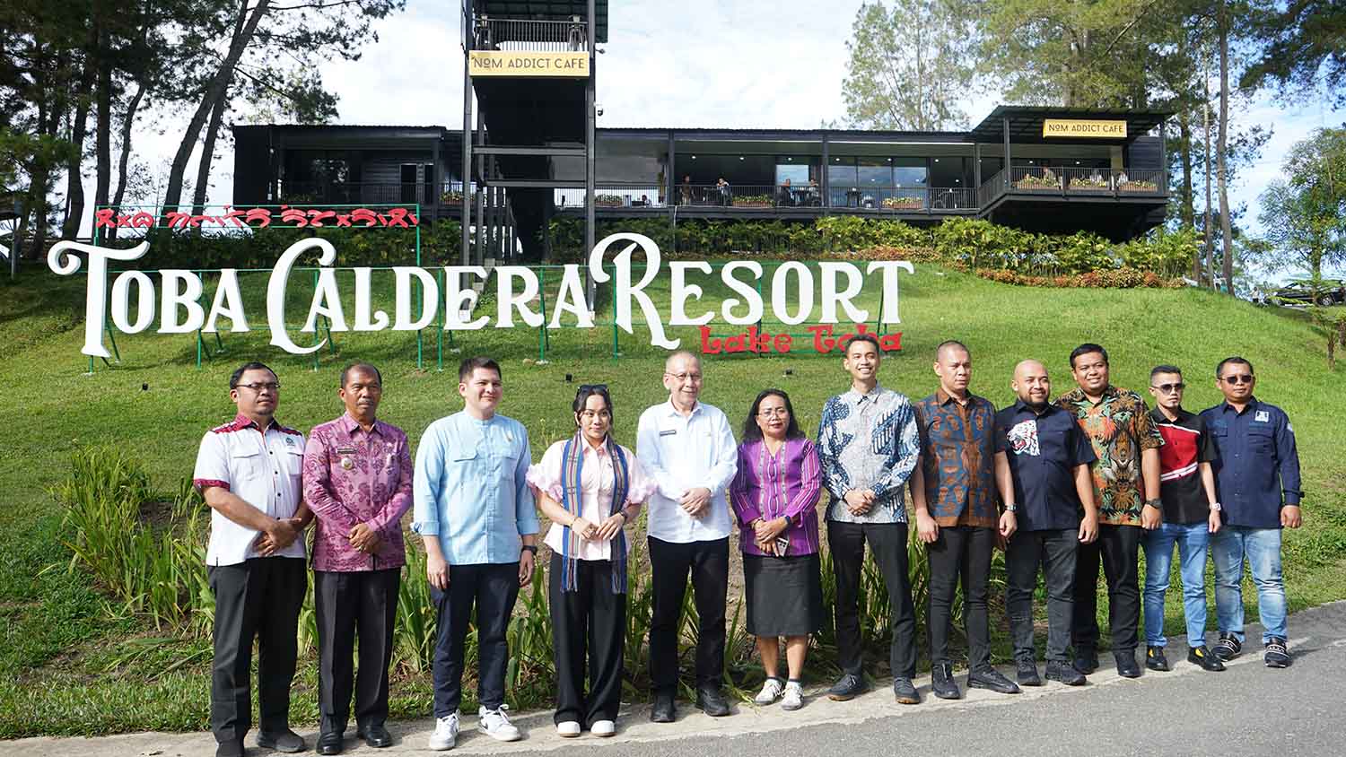 Zita Anjani, Utusan Khusus Presiden Bidang Pariwisata, melakukan kunjungan kerja ke Danau Toba.