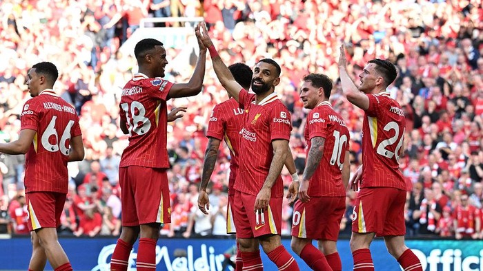 Liverpool memastikan diri sebagai juara Liga Inggris 2024/25 usai menghajar Tottenham Hotspur 5-1 di Anfield, Minggu (27/4/2025).