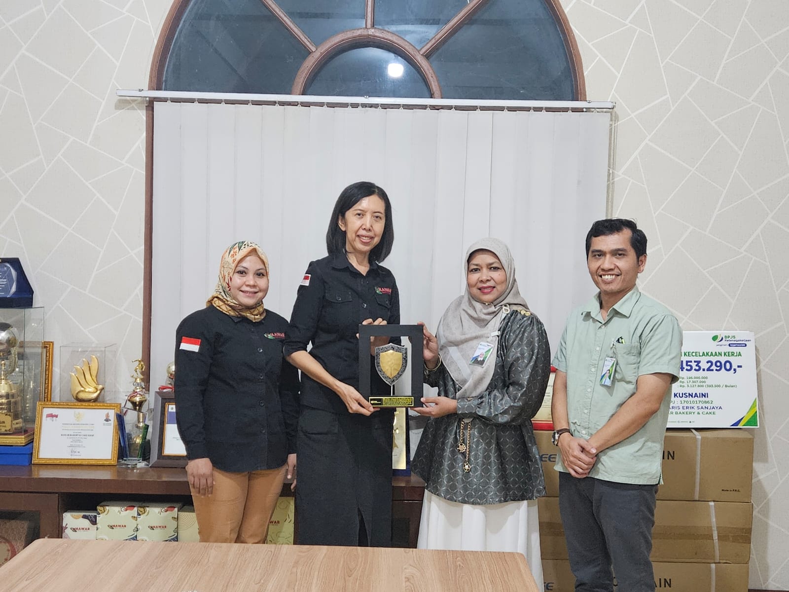 BPJS Ketenagakerjaan Cabang Binjai saat mengunjungi Perusahaan Mawar Bakery & Cake.