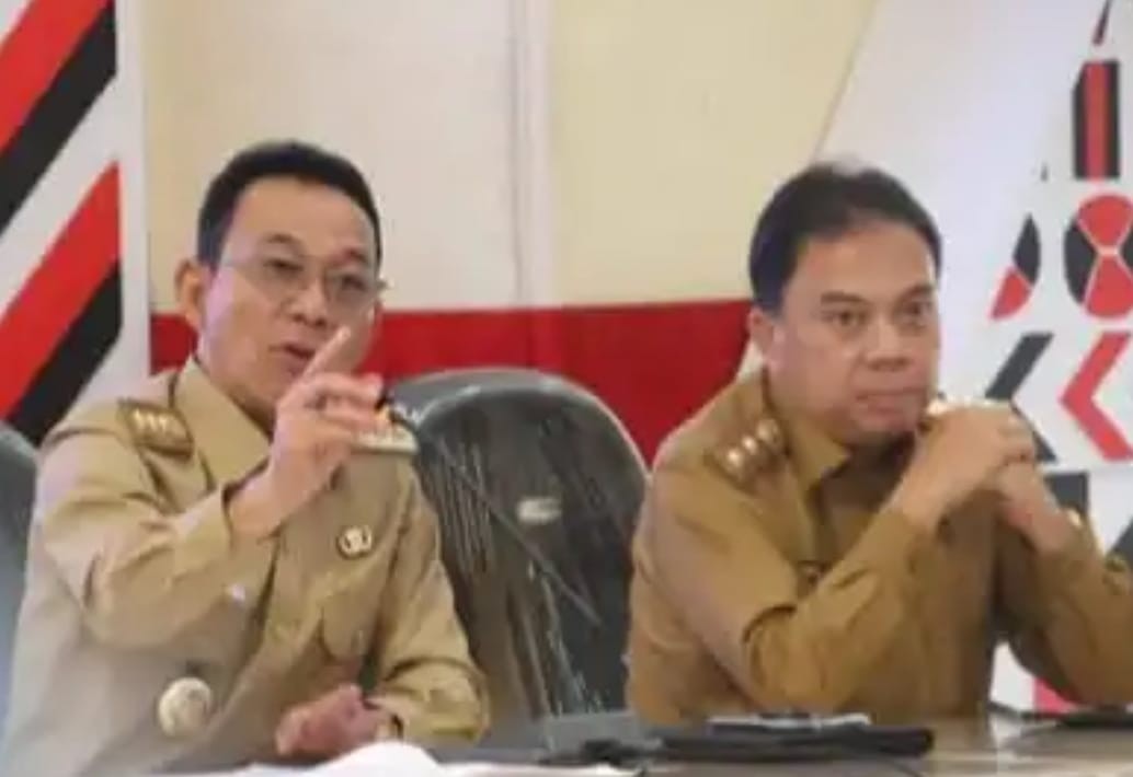 Bupati Tapanuli Selatan (Tapsel), Gus Irawan Pasaribu (kiri).
