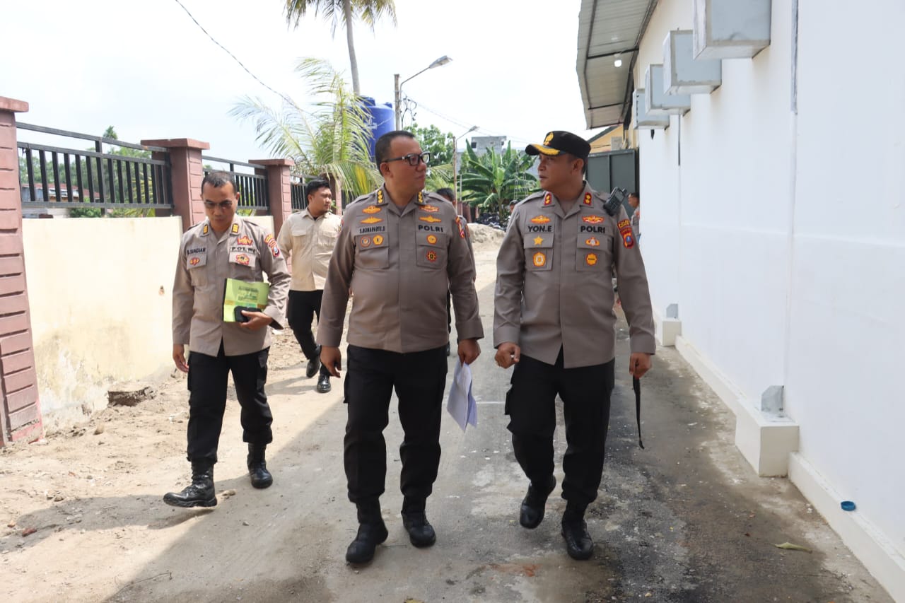 Itwasum Polri tiba di Mako Polres Tanjungbalai disambut Kapolres Tanjungbalai AKBP Yon Edi Winara.