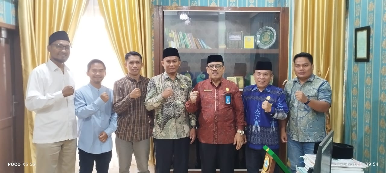 Kakan Kemenag Simalungun Dr H Bahrum Saleh dan pengurus LBH-AP PDM Simalungun.