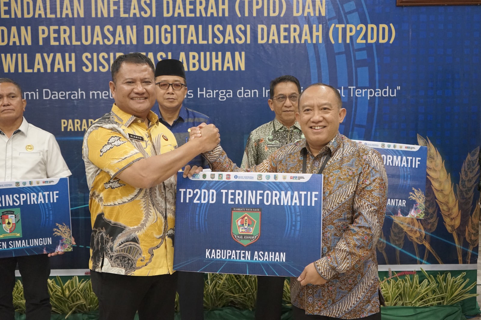 Wakil Bupati Asahan Rianto SH, M.A.P menghadiri High Level Meeting Tim Pengendalian Inflasi Daerah (TPID) dan Tim Percepatan dan Perluasan Digitalisasi Daerah (TP2DD) wilayah Sisibataslabuhan, Rabu.