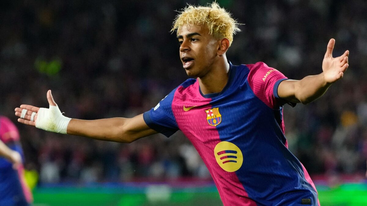 Lamine Yamal catatkan 100 penampilan bareng Barcelona.